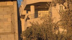 الاحتلال يحول منزلا إلى ثكنة عسكرية في عورتا جنوب نابلس