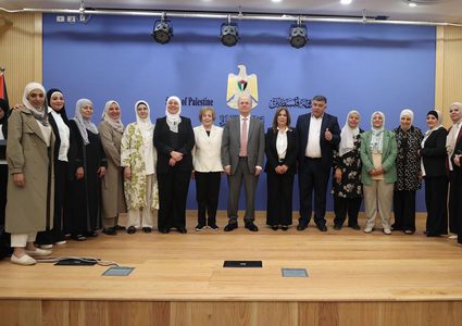 مصطفى يسلم منح لـ 45 جمعية نسوية في محافظات شمال الضفة لتعزيز التمكين الاقتصادي
