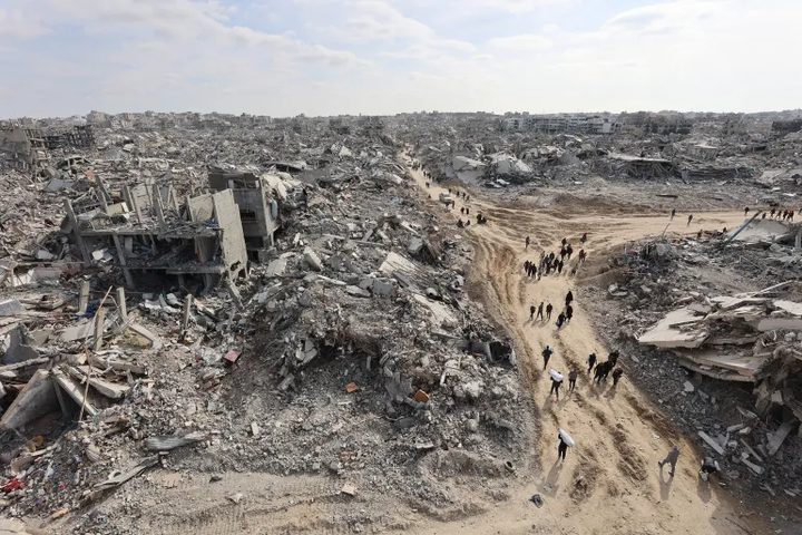 من تحت الركام إلى الخيام.. غزة تواجه كلفة حرب لم تنتهِ آثارها!