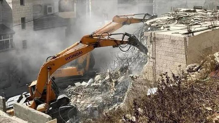 قوات الاحتلال تهدم منزلا قيد الإنشاء في قرية كرمة جنوب دورا