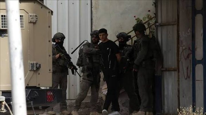 جيش الاحتلال: 60 عملية اعتقال في الضفة واستهداف مواقع لحماس في غزة