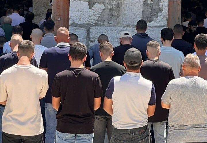عشرات الآلاف أدّوا صلاة الجمعة في المسجد الأقصى المبارك.