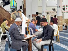 بالصور| أكثر من 3 آلاف حافظ وحافظة يسردون القرآن الكريم في مساجد نابلس