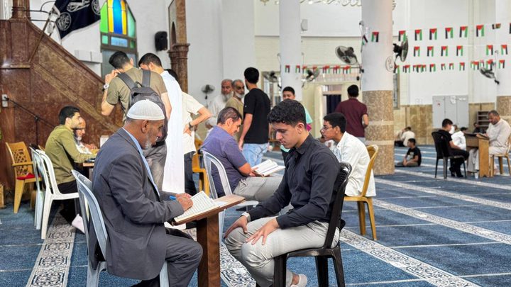 بالصور| أكثر من 3 آلاف حافظ وحافظة يسردون القرآن الكريم في مساجد نابلس