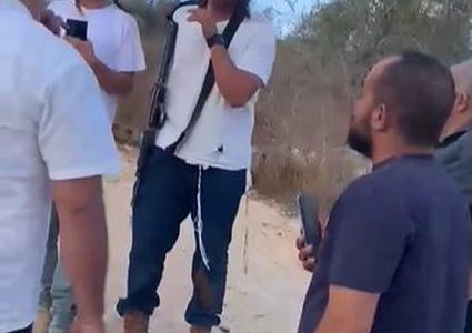 مستوطنون يعتدون على المواطنين وأشجار الزيتون في عرابة جنوب جنين