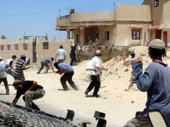مستوطنون إرهابيون يهاجمون منازل مواطنين في بيتا