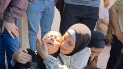 الصحفي احمد غانم يودع ابن اخته الطفل تيم حمدان الذي استشهد بقصف اسرائيلي استهدف دير البلح ظهر اليوم.