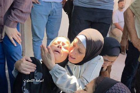 الصحفي أحمد غانم يودّع ابن أخته الشهيد الطفل تيم حمدان