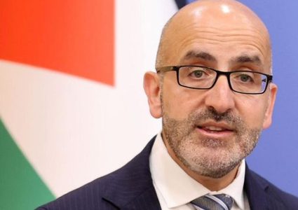وزير المالية والتخطيط: تطبيق "يبوس" متاح للمتقاعدين المدنيين والعسكريين