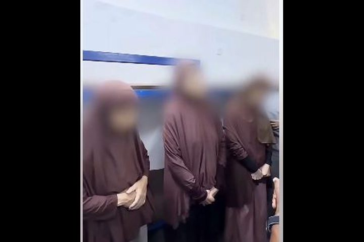 بن غفير يقتحم زنازين الأسيرات ويتفاخر بالتنكيل بالأسرى