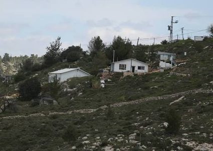 مستوطنون يشرعون بإقامة بنية تحتية لبؤرة جنوب شرق بيت لحم