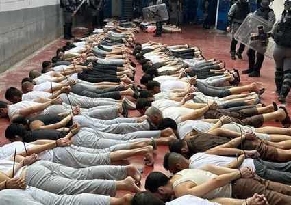 إصابة أسيرين جراء اعتداء قوات القمع على أسرى غزة في سجن الرملة