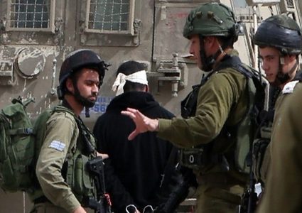 الاحتلال يعتقل مواطنا من مخيم بلاطة