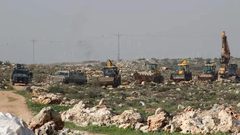 الاحتلال يواصل تجريف أراضي المواطنين في المنطقة الغربية من دير بلوط