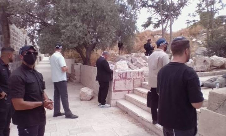 المتطرف بن غفير يقتحم الأقصى بحماية الاحتلال ويؤدي طقوسا تلمودية في باحاته