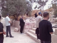 المتطرف بن غفير يقتحم الأقصى بحماية الاحتلال ويؤدي طقوسا تلمودية في باحاته