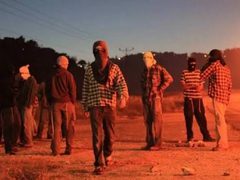 مستوطنون يهاجمون قرية برقا ويعتدون بالضرب على نساء وأطفال