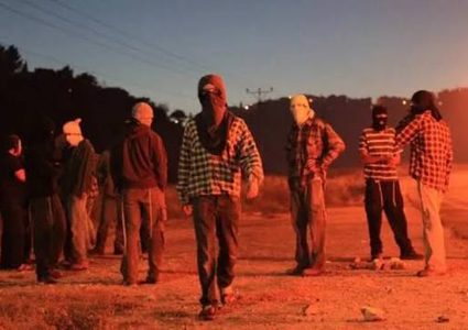 مستوطنون يهاجمون قرية برقا ويعتدون بالضرب على نساء وأطفال