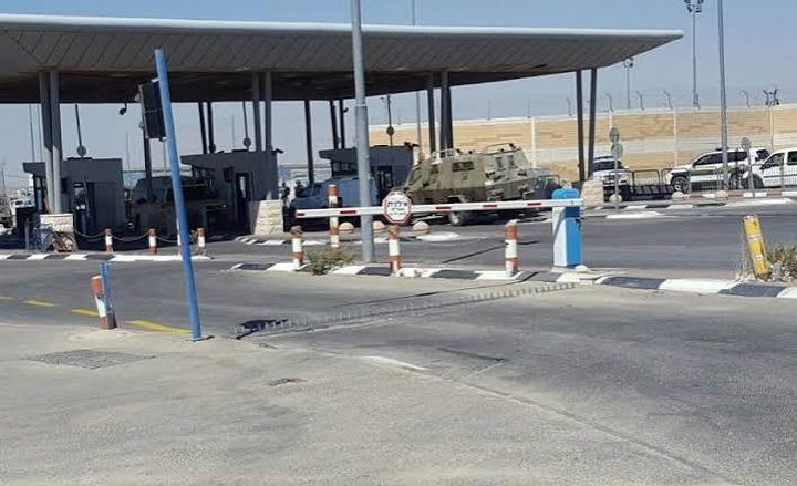 أزمة مرورية خانقة على طريق قلنديا شمال القدس بفعل تضييقات الاحتلال