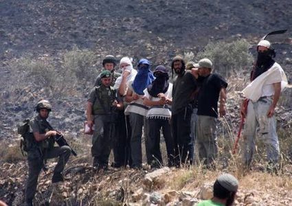 مستوطنون يسيّجون أراضي قرب بؤرة استيطانية جنوب بيت لحم