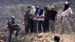 مستوطنون يسيّجون أراضي قرب بؤرة استيطانية جنوب بيت لحم