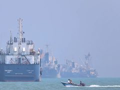 الحرس الثوري: الضربات الأمريكية ستؤدي إلى إغلاق مضيق هرمز