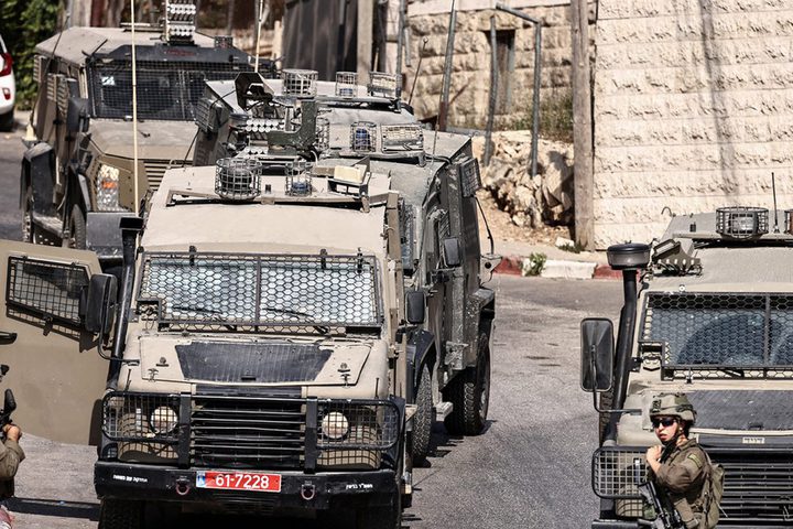قوات الاحتلال تقتحم بلدتي قفين وزيتا شمال طولكرم وتنصب حاجزا طيارا