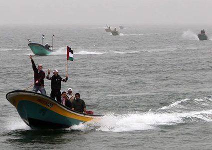 بحرية الاحتلال تعتقل 10 صيادين قبالة بحر منطقة الزوايدة وسط قطاع غزة