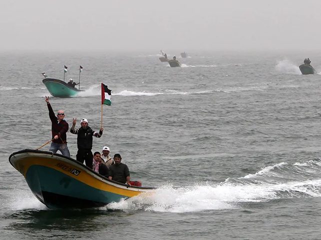 بحرية الاحتلال تعتقل 10 صيادين قبالة بحر منطقة الزوايدة وسط قطاع غزة