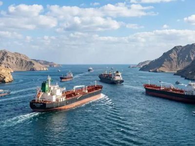 بيانات الملاحة: تراجع حاد في حركة السفن العابرة لمضيق هرمز