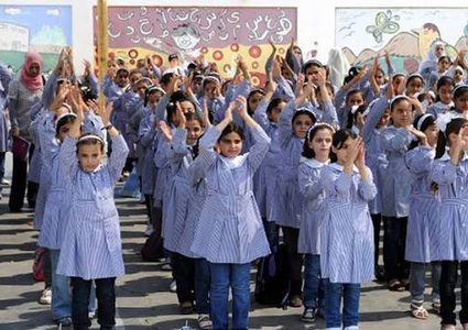 الحكومة تقرر إعفاء أبناء العاطلين عن العمل من الأقساط المدرسية