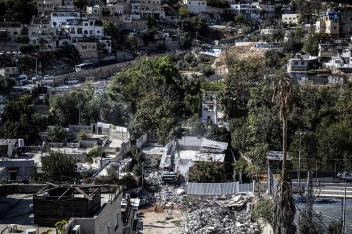 الاحتلال يهدم عمارة سكنية في حي البستان ببلدة سلوان جنوب المسجد الأقصى
