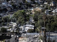الاحتلال يهدم عمارة سكنية في حي البستان ببلدة سلوان جنوب المسجد الأقصى