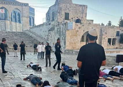 محافظة القدس: شهيدان و5209 مستوطنين اقتحموا الأقصى و40 عملية هدم وتجريف خلال آب