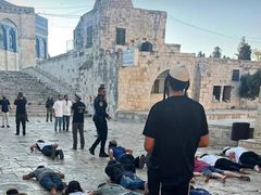 محافظة القدس: شهيدان و5209 مستوطنين اقتحموا الأقصى و40 عملية هدم وتجريف خلال آب