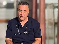 الطبيب أبو صفية: اعتداءات وحرمان من النوم وتهديدات لمنع نقل تفاصيل اعتقالي