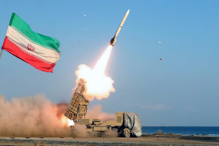أمريكا وإيران تتبادلان الهجمات مجددا
