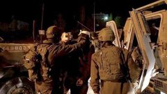 الاحتلال يعتقل شابا ويداهم منازل في طولكرم