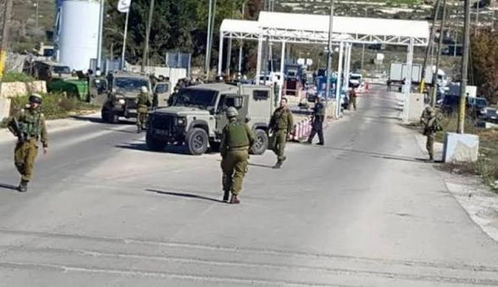 الاحتلال يعتقل شابا قرب حاجز قلنديا وآخر في جبع شمال القدس