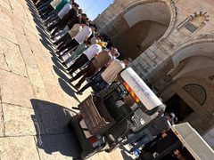 عشرات الآلاف يؤدون صلاة الجمعة في المسجد الأقصى المبارك