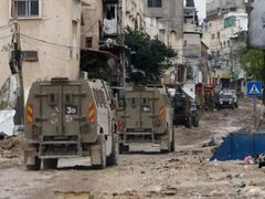 الاحتلال يجبر أصحاب منشآت زراعية في جنين على تفكيكها