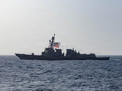 بعد هجمات صاروخية للحرس الثوري.. القوات الأمريكية تستهدف 3 ناقلات نفط إيرانية