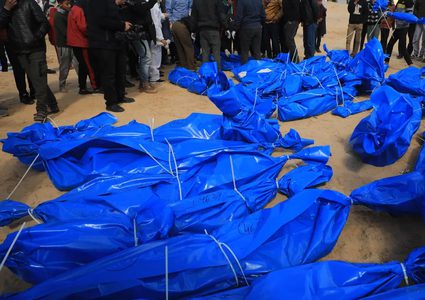 الاحتلال ينسف مجمع الصخرة التجاري في غزة واستعدادات لتشييع جثامين نحو 100 شهيد