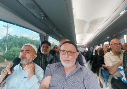 عدد من الأهالي يشدون الرحال من مدينة الناصرة بالداخل المحتل، إلى المسجد الأقصى المبارك لأداء الصلوات والرباط فيه.