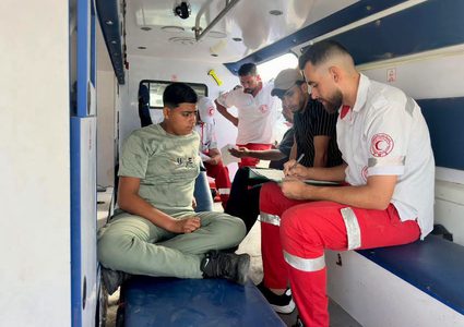 إجلاء 61 مريضا و 65 مرافقا عبر معبر رفح بالتنسيق مع الصحة العالمية.