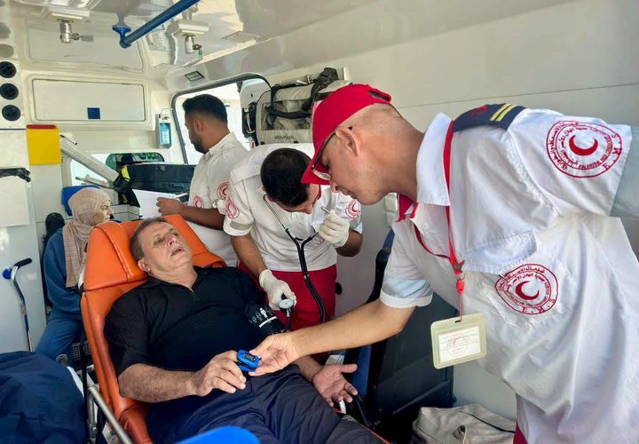 إجلاء 61 مريضا و 65 مرافقا عبر معبر رفح بالتنسيق مع الصحة العالمية.