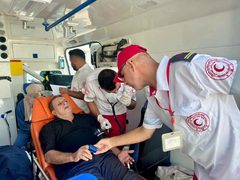 إجلاء 61 مريضا و 65 مرافقا عبر معبر رفح بالتنسيق مع الصحة العالمية.