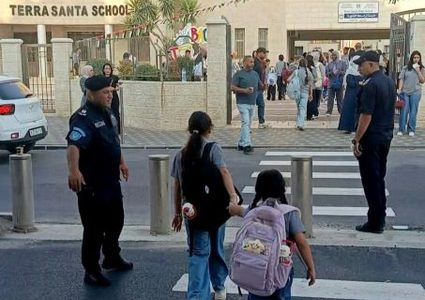 الشرطة تؤمّن وصول الطلبة إلى مدارسهم في أول أيام العام الدراسي