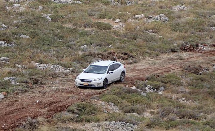 مستوطنون يشقون طريقًا استيطانية في نعلين غرب رام الله