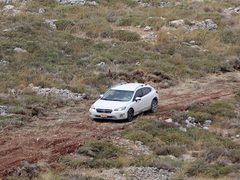 مستوطنون يشقون طريقًا استيطانية في نعلين غرب رام الله